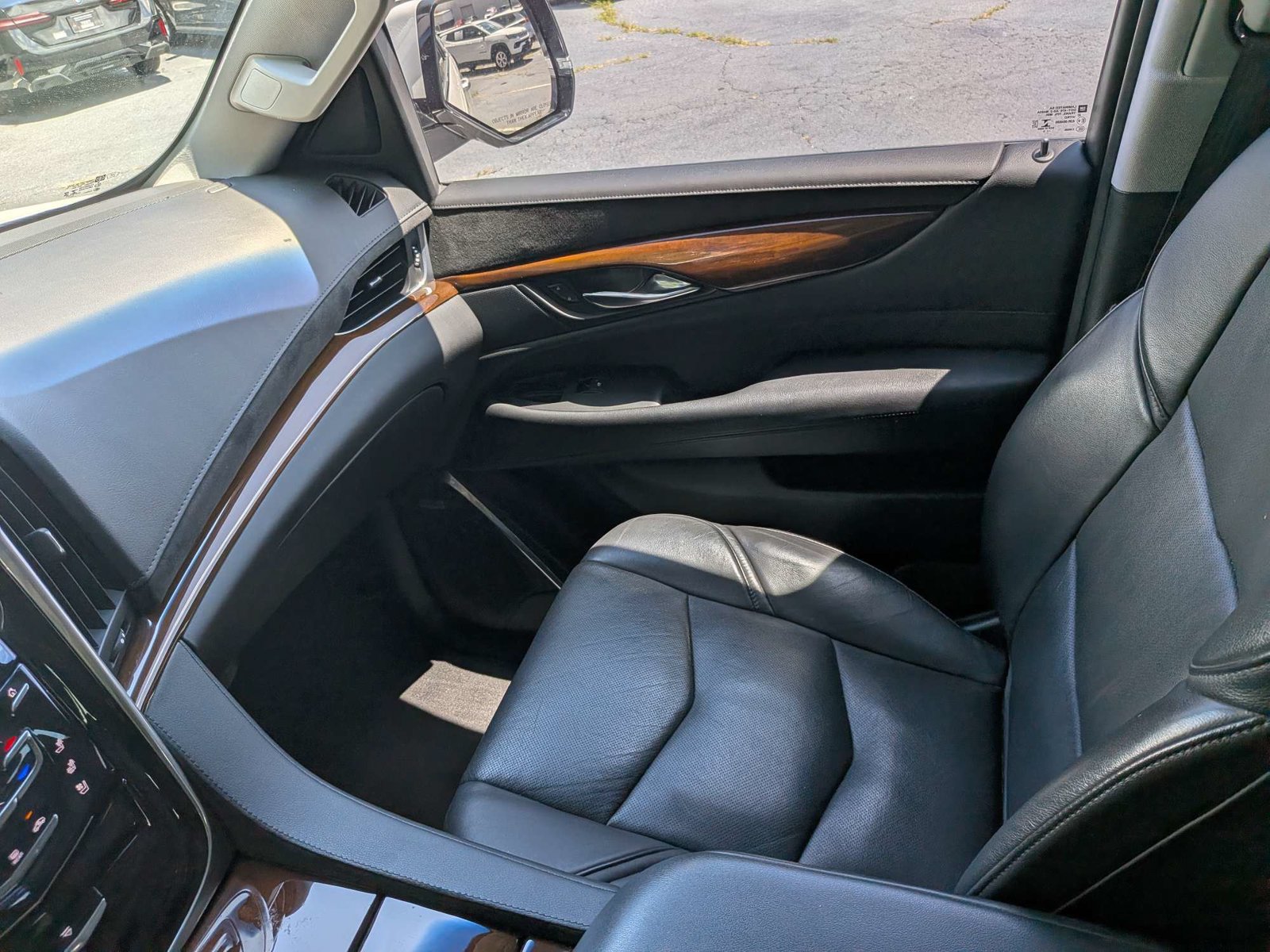 Used 2019 Cadillac Escalade Luxury AWD/4WD image 17