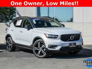 Used 2022 Volvo XC40 T5 R-Design image 1