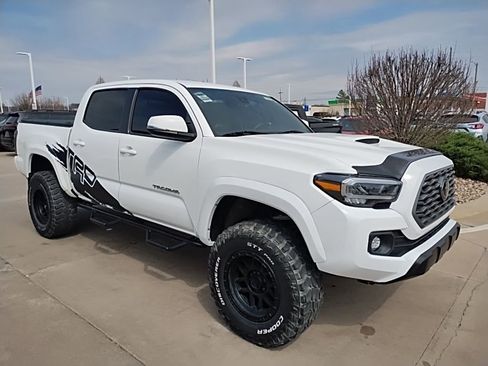 Used 2021 Toyota Tacoma TRD Sport w/ Technology Package AWD/4WD image 5