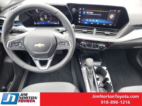 Used 2025 Chevrolet Trax LT w/ Driver Confidence Package FWD image 28