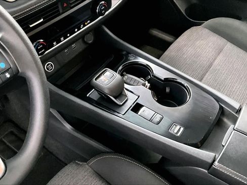 Used 2023 Nissan Rogue SV image 16