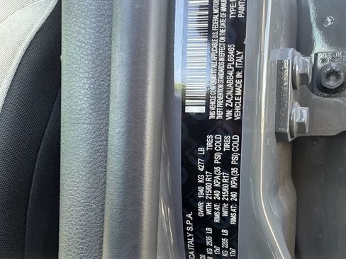 Used 2020 Jeep Renegade Latitude FWD image 30