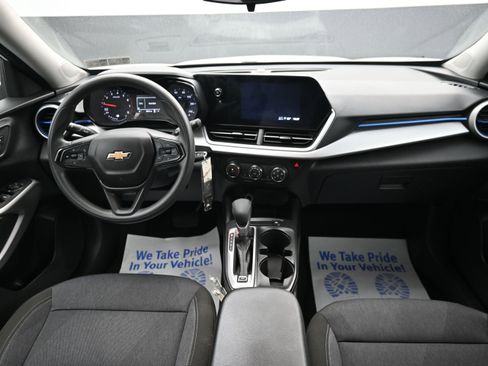 Used 2024 Chevrolet Trax LS w/ LS Convenience Package FWD image 21