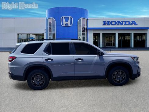 Certified 2025 Honda Pilot TrailSport image 8