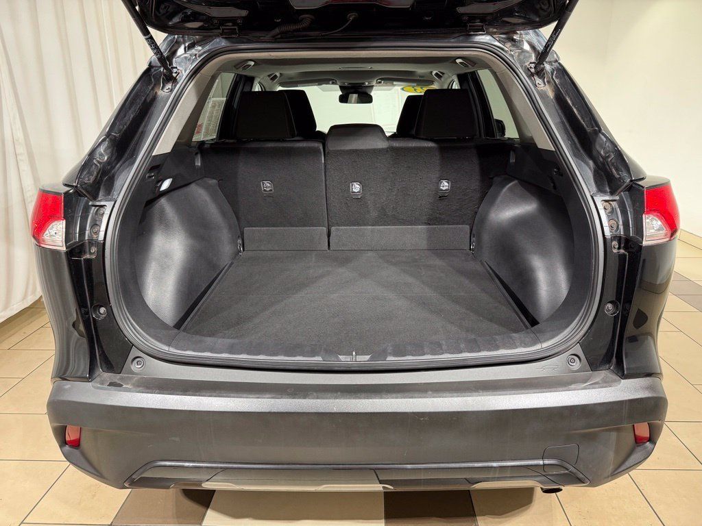 Certified 2023 Toyota Corolla Cross LE w/ Moonroof Package AWD/4WD image 11