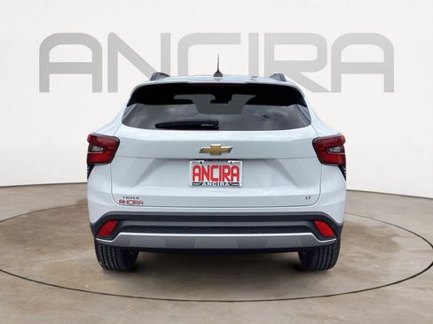 Used 2025 Chevrolet Trax LT FWD image 13