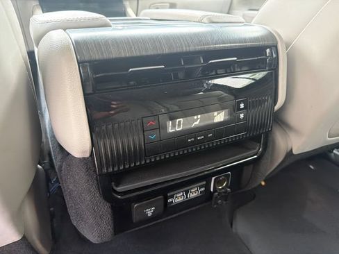 Used 2023 Jeep Wagoneer L Series II AWD/4WD image 27