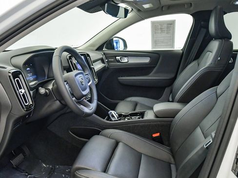 Certified 2025 Volvo XC40 B5 Plus w/ Climate Package image 19