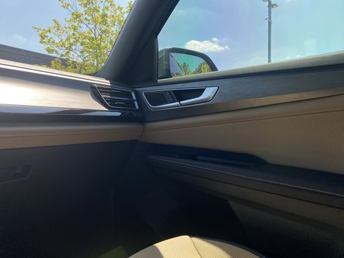 Used 2024 Volkswagen Atlas Cross Sport SE w/ Panoramic Sunroof Package image 25