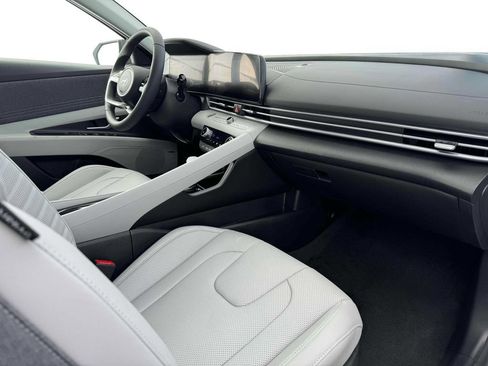 Used 2025 Hyundai Elantra Limited FWD image 15