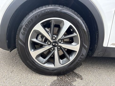 Used 2019 Kia Sorento EX image 11