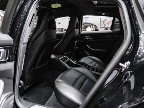 Used 2018 Porsche Panamera 4 image 33