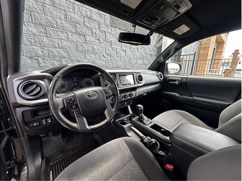 Used 2017 Toyota Tacoma TRD Off-Road w/ Tow Package (A/T) AWD/4WD image 2