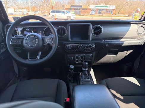 Certified 2023 Jeep Wrangler Unlimited w/ Cold Weather Group AWD/4WD image 14
