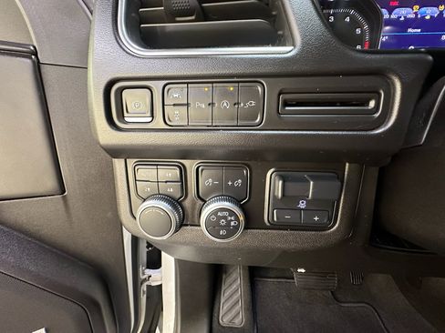 Used 2021 GMC Yukon SLT w/ SLT Luxury Plus Package AWD/4WD image 28