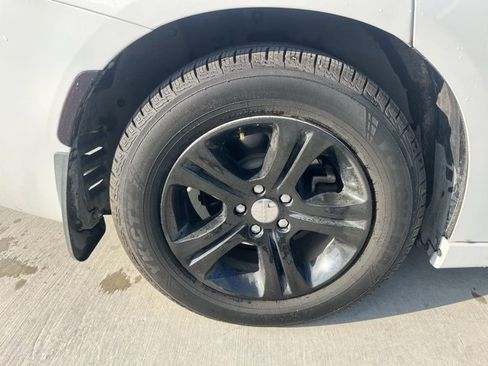 Used 2019 Dodge Charger SXT image 8