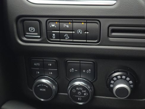 Used 2023 GMC Yukon AT4 image 35