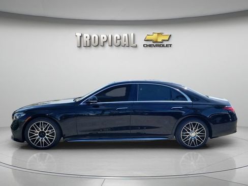 Used 2022 Mercedes-Benz S 580 4MATIC Sedan w/ AMG Line Package image 6