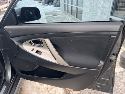 Used 2011 Toyota Camry LE image 17