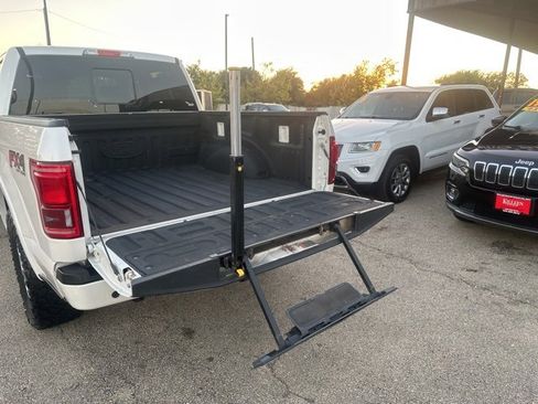 Used 2017 Ford F150 Platinum w/ Equipment Group 701A Luxury image 21