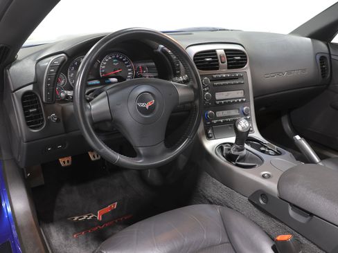 Used 2006 Chevrolet Corvette Coupe w/ Preferred Equipment Group RWD image 2