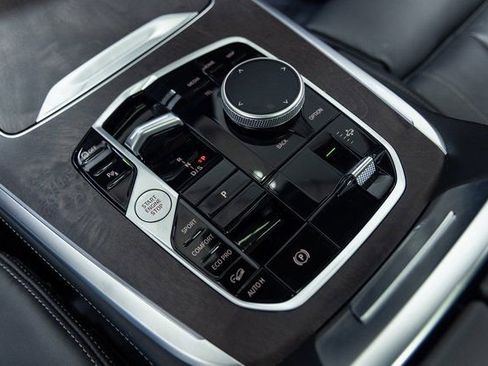 Certified 2025 BMW X7 M60i image 21