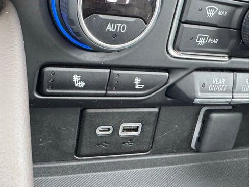 Used 2022 Chevrolet Tahoe Z71 w/ Z71 Off-Road Package image 18