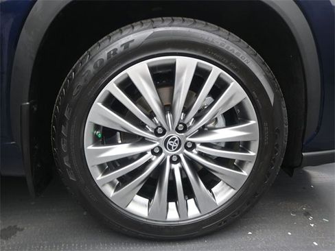 Used 2023 Toyota Highlander Platinum image 21