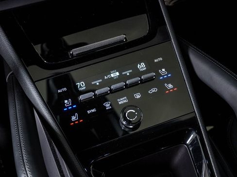 Certified 2025 Porsche Cayenne Coupe AWD/4WD image 24