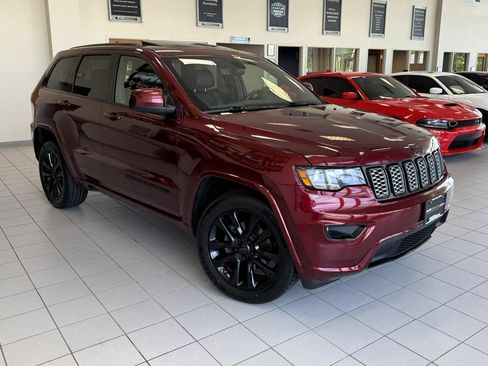 Used 2018 Jeep Grand Cherokee Altitude AWD/4WD image 7