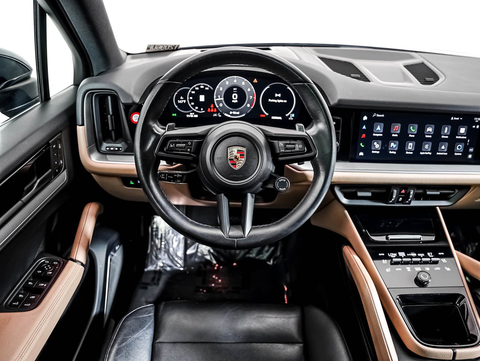 Certified 2024 Porsche Cayenne w/ Premium Package Plus (PFM) AWD/4WD image 16