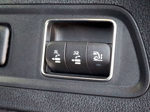 Certified 2025 Mercedes-Benz GLS 450 4MATIC image 30