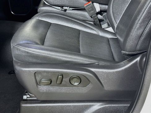 Certified 2025 GMC Sierra 1500 SLT RWD image 17