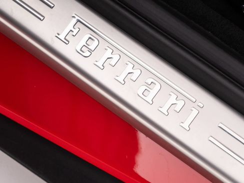 Used 2019 Ferrari Portofino RWD image 21