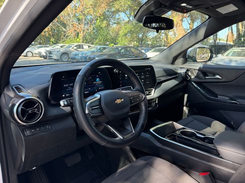 Used 2025 Chevrolet Equinox LT image 28