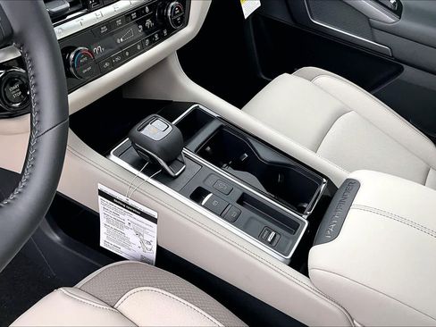 New 2026 Nissan Pathfinder SL image 11