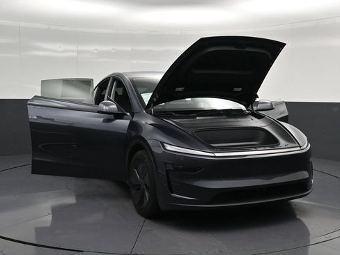Used 2026 Tesla Model Y 2WD image 33