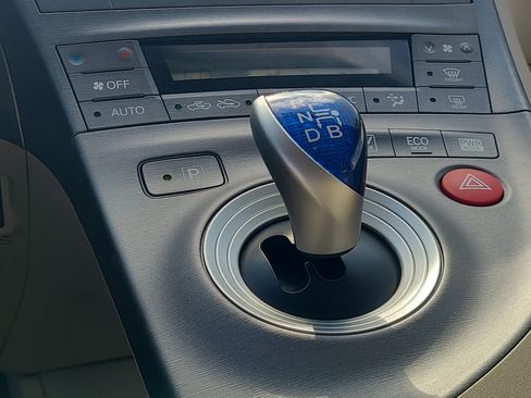 Used 2015 Toyota Prius Four image 18