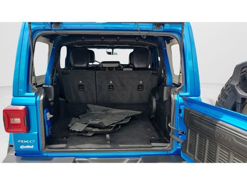 Used 2023 Jeep Wrangler Unlimited Sahara AWD/4WD image 9