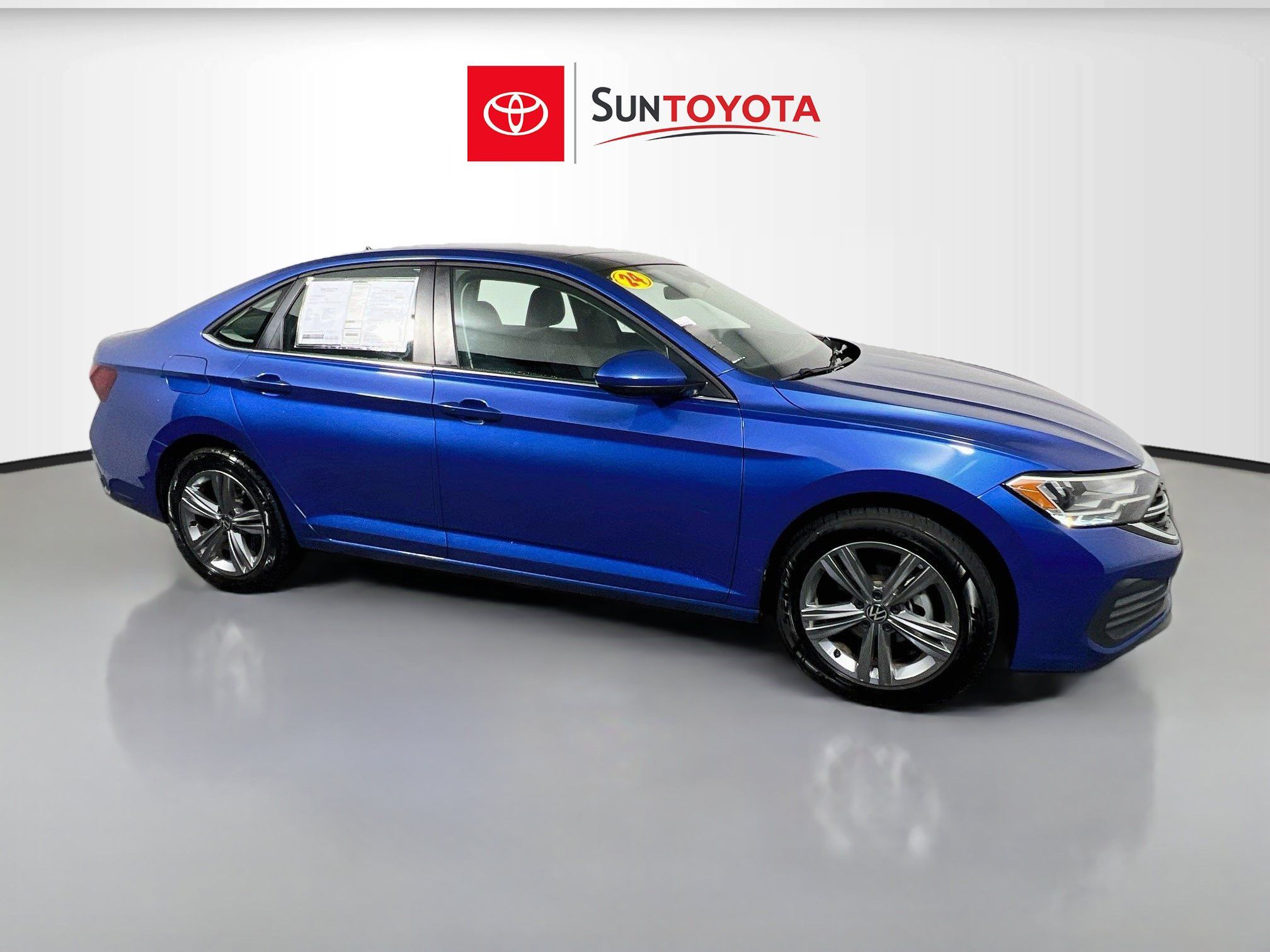 Used 2024 Volkswagen Jetta SE FWD image 1