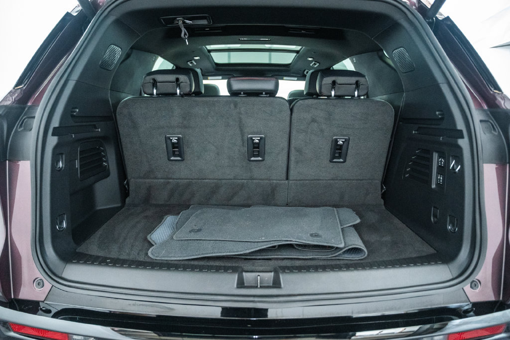 Used 2024 Chevrolet Traverse RS FWD image 11