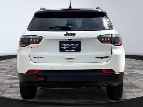 Used 2025 Jeep Compass Trailhawk AWD/4WD image 6