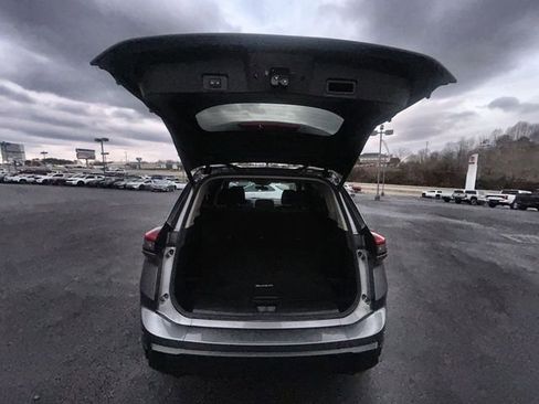 Certified 2024 Nissan Rogue SV FWD image 28