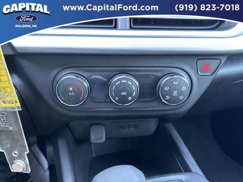 Used 2025 Chevrolet Trax LS image 28