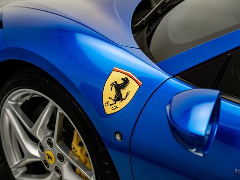 Used 2023 Ferrari F8 Tributo RWD image 43
