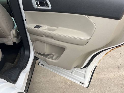 Used 2014 Ford Explorer XLT w/ Equipment Group 202A FWD image 18