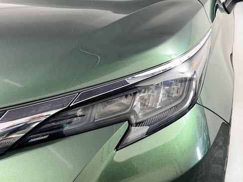 Used 2024 Toyota Sienna XLE FWD image 11