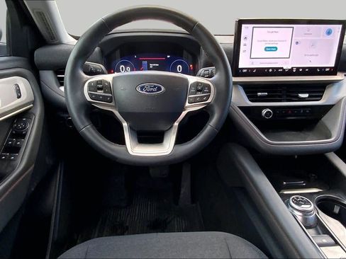 Used 2025 Ford Explorer Active RWD image 6