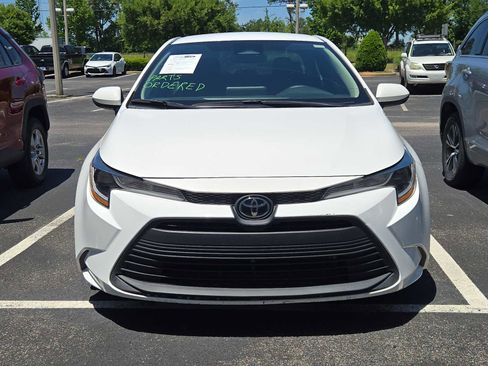 Used 2023 Toyota Corolla LE FWD image 2