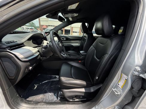Used 2025 Jeep Compass Limited AWD/4WD image 28